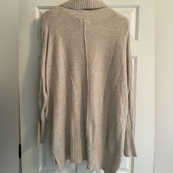 Jessica Simpson Poncho Style Cowl Neck Sweater Size S - Picture 4 of 6